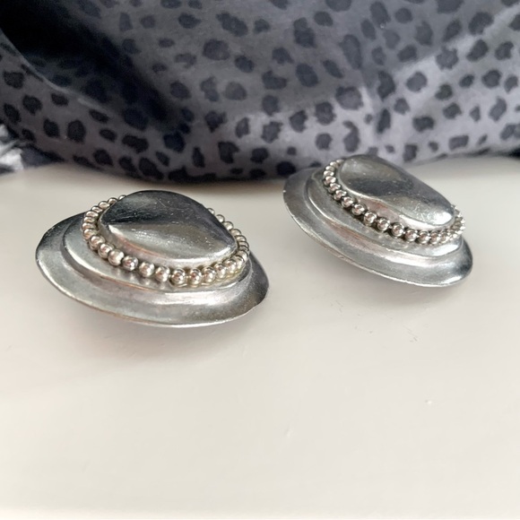 Vintage Brutalist round clip earrings - Picture 6 of 8